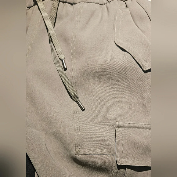 Lululemon Ready Set Relaxed Mid- Rise Cargo Pant Beige Sz 4 - Picture 10 of 11